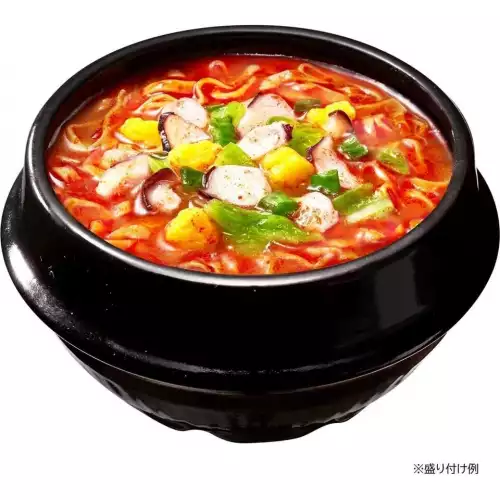 Лапша пшеничная Nissin Seafood Jjigae с кимчи, морепродуктами и чили, Япония, 63 г
